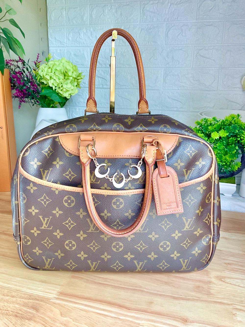 ✅LV LARGE DEAUVILLE HANDBAG AUTHENTIC LOUIS VUITTON